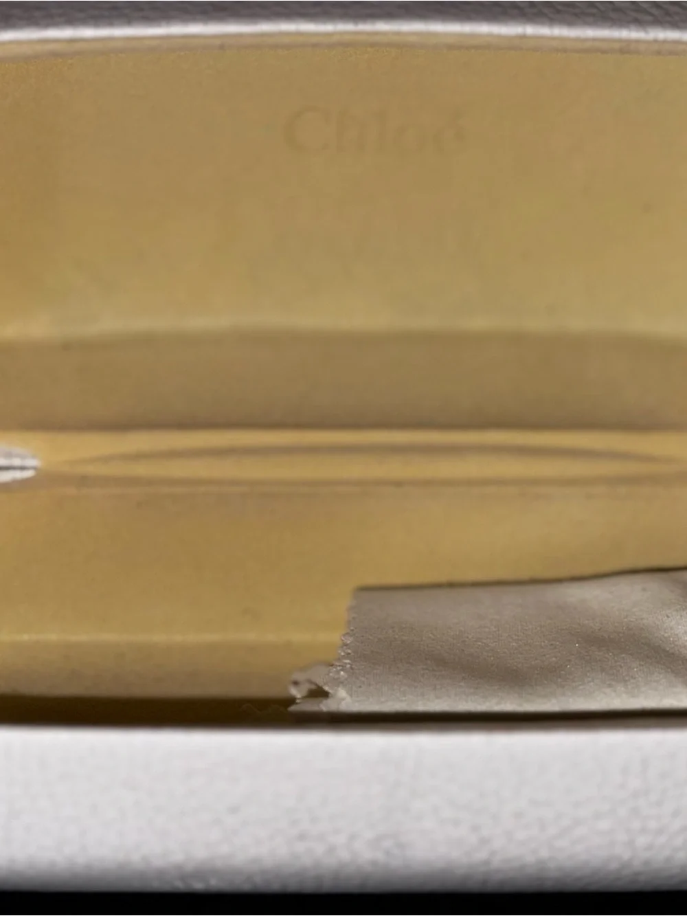 Chloé White Clamshell Sunglasses Case - Leather with Brass Nameplate